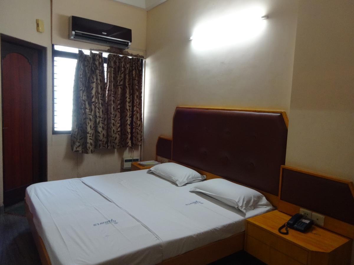 Hotel Pearls มทุราย ภายนอก รูปภาพ